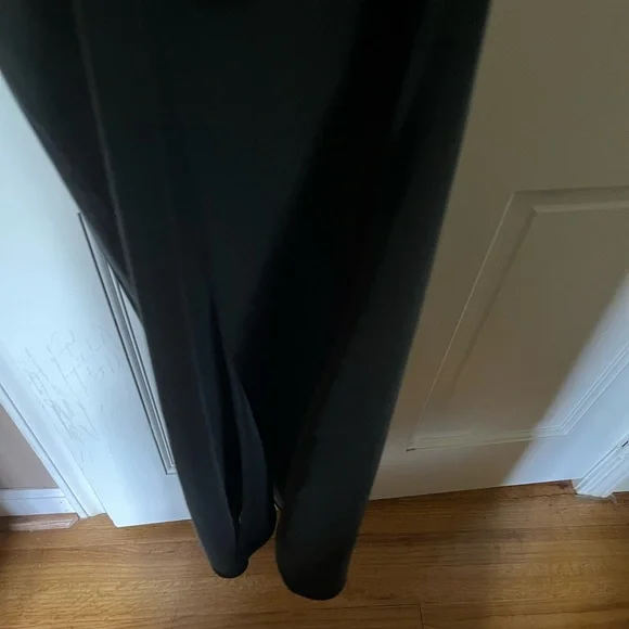 Elegant Black Sleeveless, V neck
line maxi Dress - Picture 3 of 3